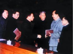 毛澤東在“七千人大會(huì)”上的復(fù)雜心路歷程