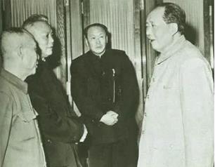 毛澤東在“七千人大會”上，與李富春、李先念、烏蘭夫在一起