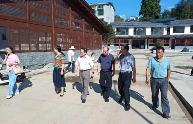 省文旅廳二級巡視員章國寶一行蒞臨我中心在建校區(qū)