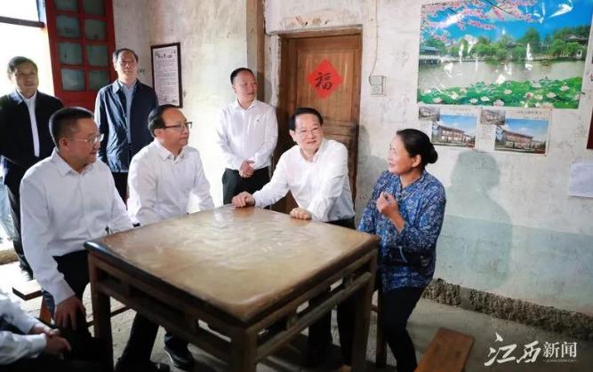 省委書記易煉紅專程來到井岡山