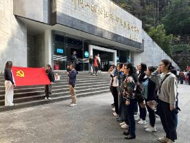 珍愛網黨委在井岡山革命烈士陵園前宣誓入黨誓詞